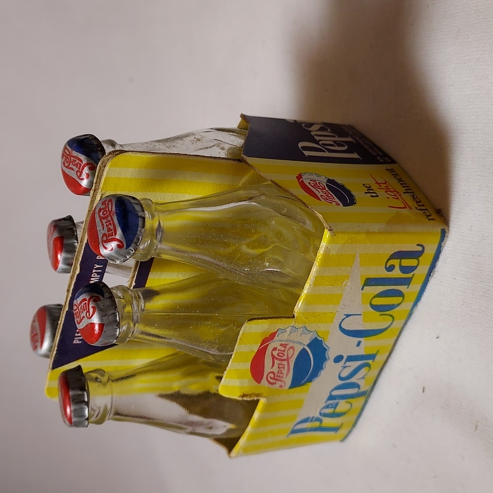 Vintage 1950s Miniature Pepsi Bottles With Carrying Case Advertising Gimmick